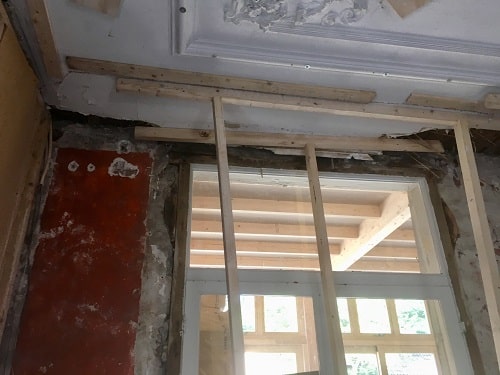 onveilige situatie door scheuren en barsten plafond